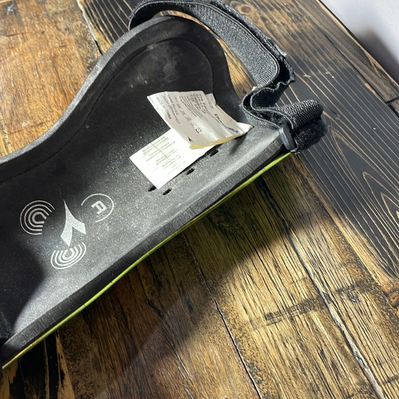 Diadora soccer shin pads size 9” - Picture 17 of 17